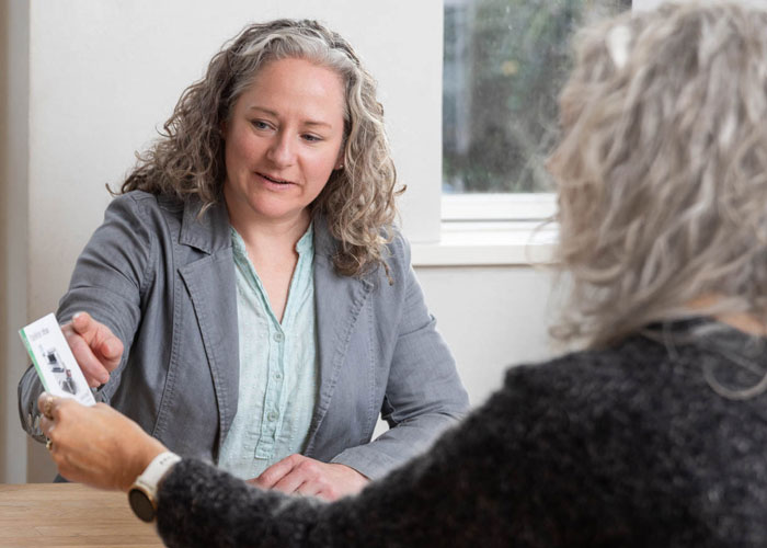 Grafisk design konsultation med en kunde